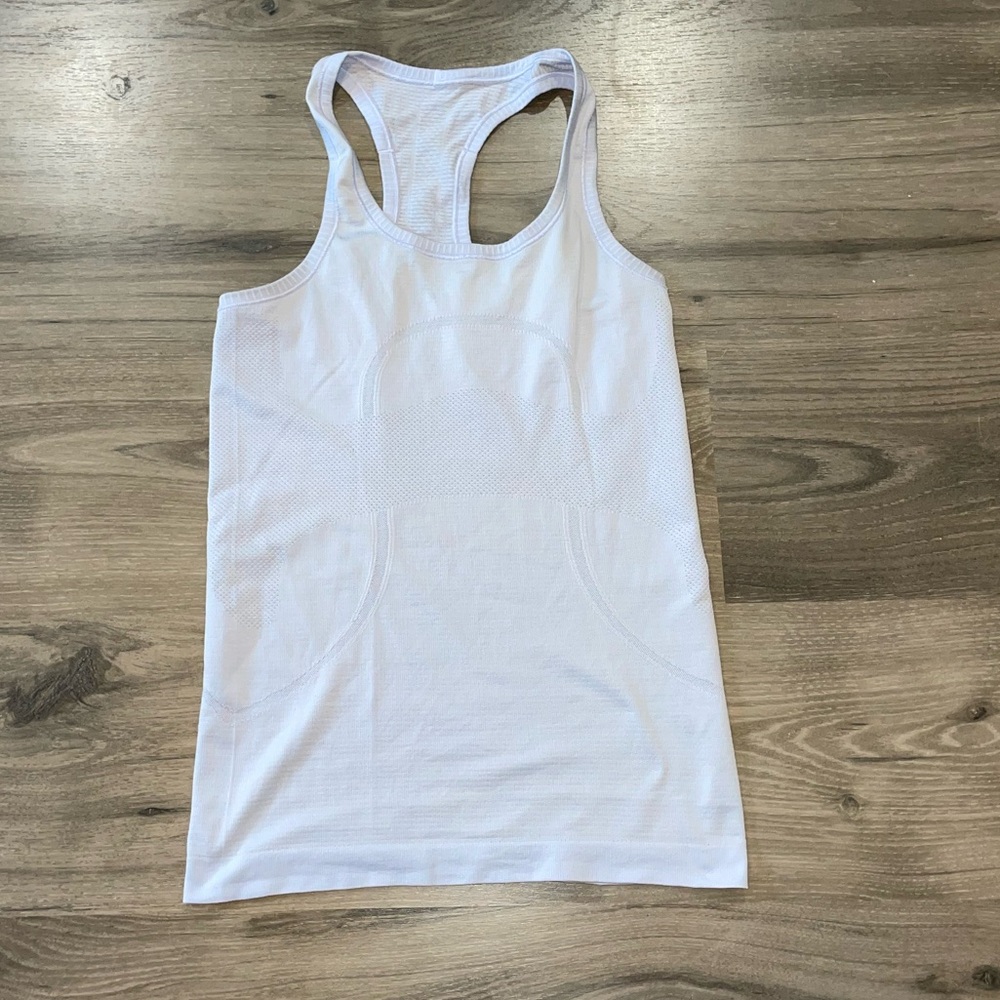 Size 4 lululemon swiftly.